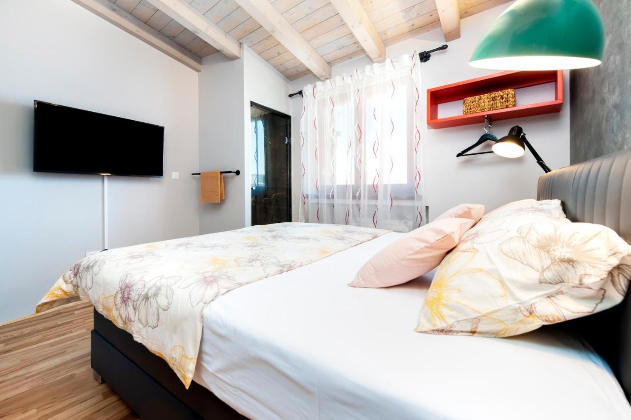 La Picia Apartment Ровин Екстериор снимка